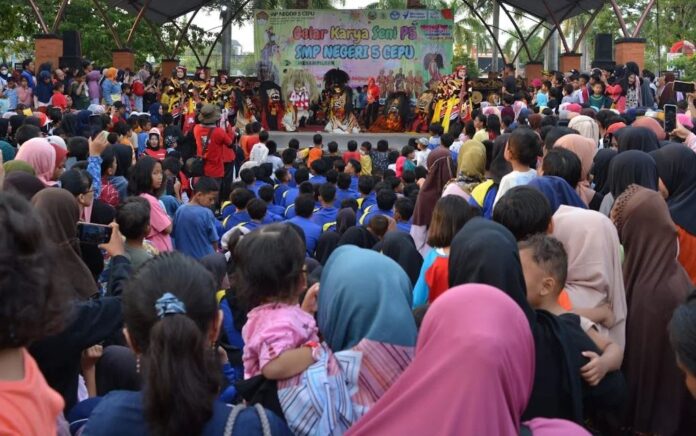 Fantastis SMP Negeri 5 Cepu Gelar Karya Seni di Outdoor Taman Tukbuntung Kota Cepu Dibanjiri Lautan Manusia